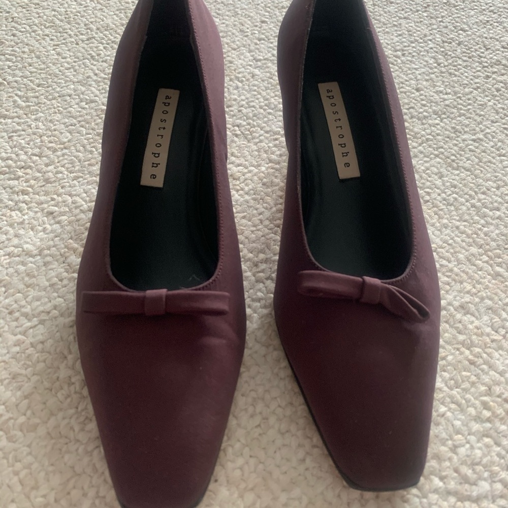 apostrophe plum colored heels